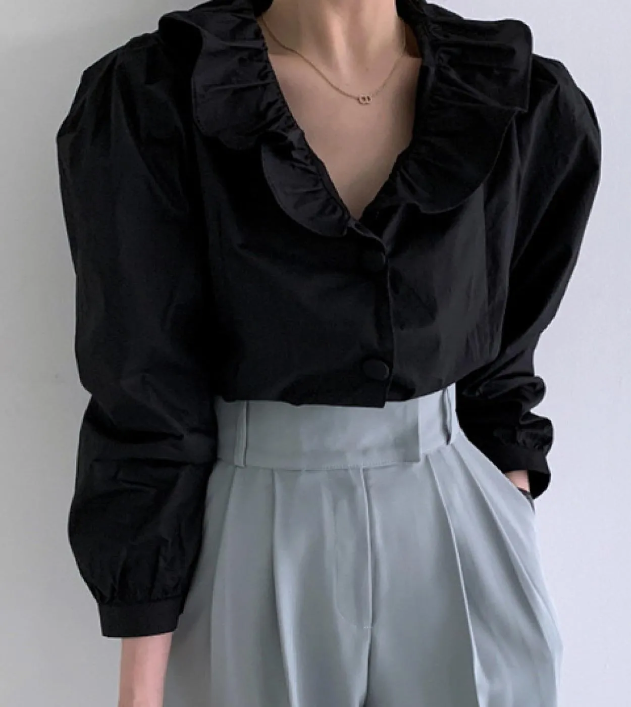 Camicie da bambola corte bianche da donna Slim Fit Camicetta a maniche lunghe a sbuffo con volant Colletto alla Peter Pan Top da